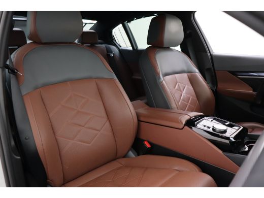 BMW i5 eDrive40 M Sport / Stoelventilatie / Bowers & Wilkins / M Sportonderstel / Comfort Access / Adapt... ActivLease financial lease