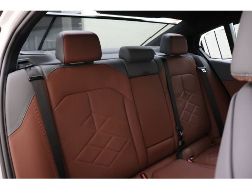 BMW i5 eDrive40 M Sport / Stoelventilatie / Bowers & Wilkins / M Sportonderstel / Comfort Access / Adapt... ActivLease financial lease