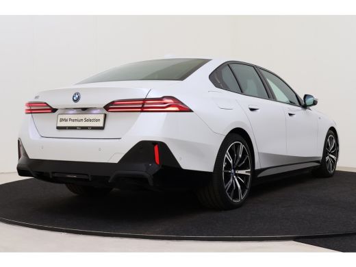 BMW i5 eDrive40 M Sport / Stoelventilatie / Bowers & Wilkins / M Sportonderstel / Comfort Access / Adapt... ActivLease financial lease