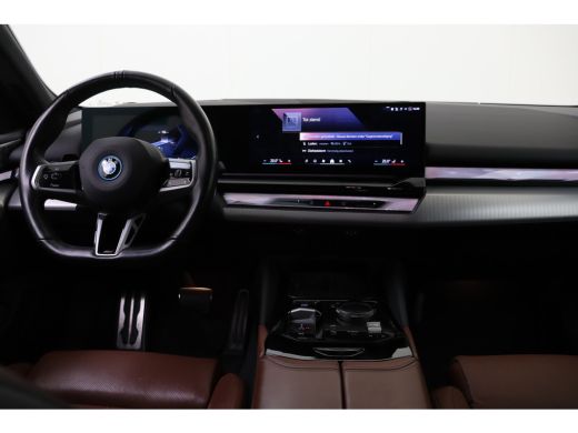 BMW i5 eDrive40 M Sport / Stoelventilatie / Bowers & Wilkins / M Sportonderstel / Comfort Access / Adapt... ActivLease financial lease