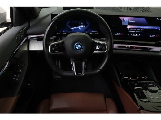 BMW i5 eDrive40 M Sport / Stoelventilatie / Bowers & Wilkins / M Sportonderstel / Comfort Access / Adapt... ActivLease financial lease