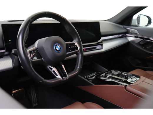 BMW i5 eDrive40 M Sport / Stoelventilatie / Bowers & Wilkins / M Sportonderstel / Comfort Access / Adapt... ActivLease financial lease