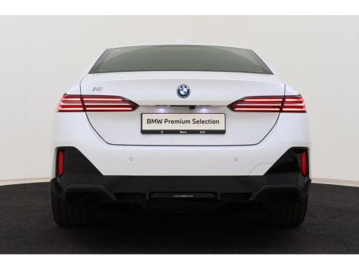 BMW i5 eDrive40 M Sport / Stoelventilatie / Bowers & Wilkins / M Sportonderstel / Comfort Access / Adapt... ActivLease financial lease