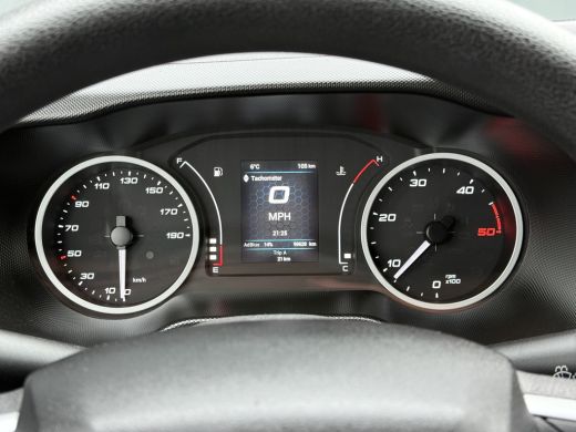 Iveco Daily 35S16 157 PK / L2H2 / AIRCO / CRUISE / 3-ZITS / 3.5 TON TREKKEN / CAMERA ActivLease financial lease