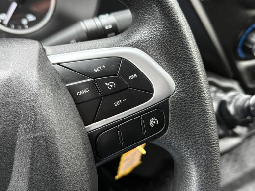 Iveco Daily 35S16 157 PK / L2H2 / AIRCO / CRUISE / 3-ZITS / 3.5 TON TREKKEN / CAMERA ActivLease financial lease