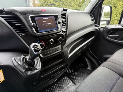 Iveco Daily 35S16 157 PK / L2H2 / AIRCO / CRUISE / 3-ZITS / 3.5 TON TREKKEN / CAMERA ActivLease financial lease
