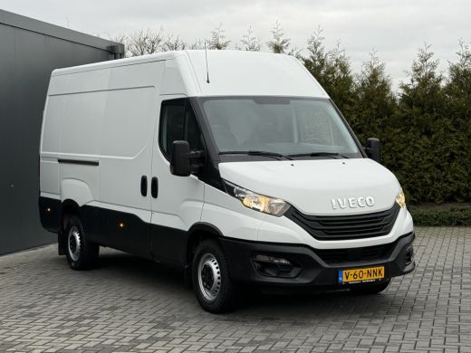 Iveco Daily 35S16 157 PK / L2H2 / AIRCO / CRUISE / 3-ZITS / 3.5 TON TREKKEN / CAMERA ActivLease financial lease