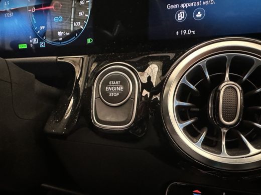 Mercedes-Benz GLA 250 e Business Solution AMG Limited Widescreen | Panorama Dak | Elek. Stoelen met Geheugen | Alca... ActivLease financial lease