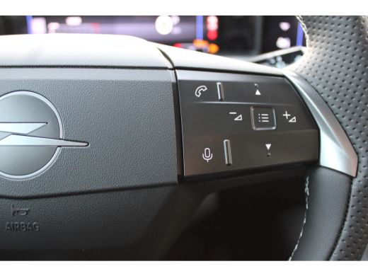 Opel Grandland GS | Draadloze telefoonlader (Inductie) | Elektronische klimaatregeling met twee zones | LED dagr... ActivLease financial lease