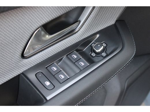 Opel Grandland GS | Draadloze telefoonlader (Inductie) | Elektronische klimaatregeling met twee zones | LED dagr... ActivLease financial lease