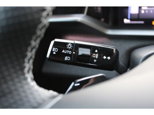 Opel Grandland GS | Draadloze telefoonlader (Inductie) | Elektronische klimaatregeling met twee zones | LED dagr... ActivLease financial lease