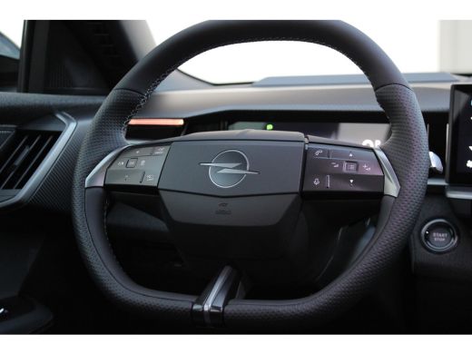 Opel Grandland GS | Draadloze telefoonlader (Inductie) | Elektronische klimaatregeling met twee zones | LED dagr... ActivLease financial lease
