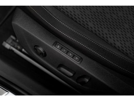 Skoda Octavia Combi 1.4 TSI iV PHEV Business Edition Plus | Carplay | Dodehoek detectie | Stoelverwarming voor ... ActivLease financial lease