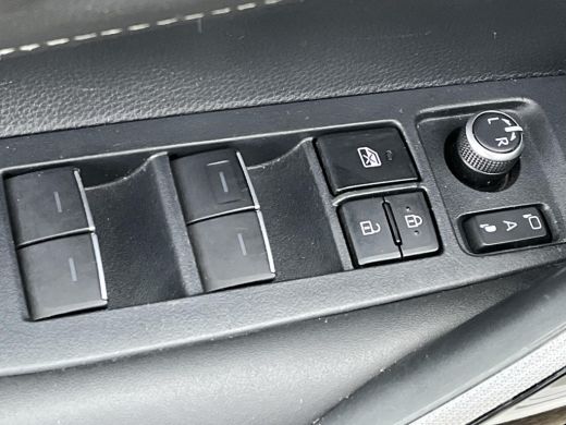 Toyota Corolla 1.8 Hybrid Executive | Navigatie | Elektrische achterklep | Stoel- + stuurverwarming | ActivLease financial lease