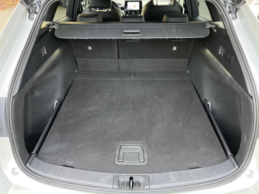 Toyota Corolla 1.8 Hybrid Executive | Navigatie | Elektrische achterklep | Stoel- + stuurverwarming | ActivLease financial lease