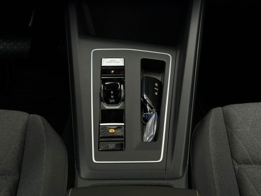 Volkswagen Golf 1.5 eHybrid Life Edition PHEV | Trekhaak | Winter en Multimedia pakket | ActivLease financial lease