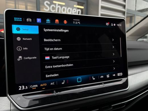 Volkswagen Golf 1.5 eHybrid Life Edition PHEV | Trekhaak | Winter en Multimedia pakket | ActivLease financial lease