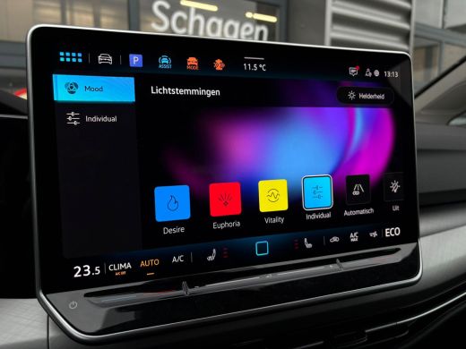 Volkswagen Golf 1.5 eHybrid Life Edition PHEV | Trekhaak | Winter en Multimedia pakket | ActivLease financial lease