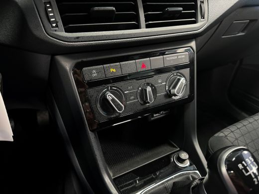 Volkswagen T-Cross 1.0 95pk TSI Life Adaptive Cruise Control | Parkeersensoren voor & achter | Getinte ramen achter ActivLease financial lease