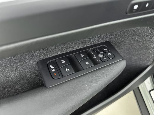 Volvo  XC40 B4 Plus Dark | Trekhaak | Reserve wiel | BLIS | Adaptive Cruiscontrol | Verwarmbare voorruit | El... ActivLease financial lease