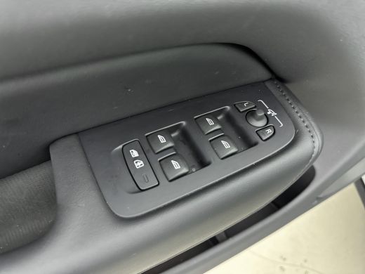 Volvo  XC60 T6 Plug-in hybrid Ultra Dark Long Range | Trekhaak | PDC + 360 Camera | BLIS | Elektrische achter... ActivLease financial lease