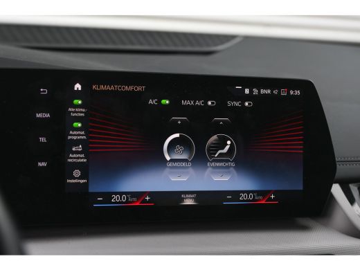 BMW 2 Serie 218i Automaat / Comfort Access / Adaptieve LED / Parking Assistant Plus / Head-up / Live Cockpit ... ActivLease financial lease