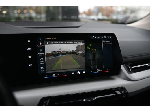 BMW 2 Serie 225e xDrive Automaat / Sportstoelen / Trekhaak / Achteruitrijcamera / Comfort Access / Adaptieve ... ActivLease financial lease