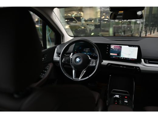 BMW 2 Serie 225e xDrive Automaat / Sportstoelen / Trekhaak / Achteruitrijcamera / Comfort Access / Adaptieve ... ActivLease financial lease