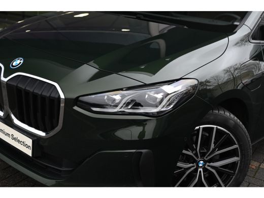 BMW 2 Serie 225e xDrive Automaat / Sportstoelen / Trekhaak / Achteruitrijcamera / Comfort Access / Adaptieve ... ActivLease financial lease