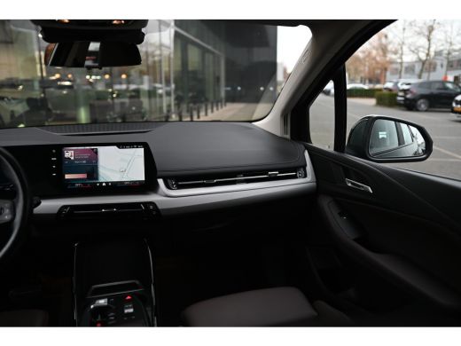 BMW 2 Serie 225e xDrive Automaat / Sportstoelen / Trekhaak / Achteruitrijcamera / Comfort Access / Adaptieve ... ActivLease financial lease