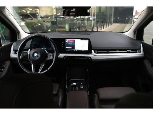 BMW 2 Serie 225e xDrive Automaat / Sportstoelen / Trekhaak / Achteruitrijcamera / Comfort Access / Adaptieve ... ActivLease financial lease