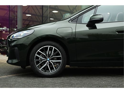 BMW 2 Serie 225e xDrive Automaat / Sportstoelen / Trekhaak / Achteruitrijcamera / Comfort Access / Adaptieve ... ActivLease financial lease