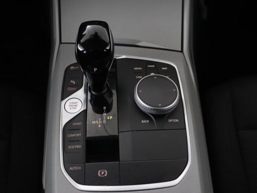 BMW 3 Serie 318i Business Edition | Stoelverwarming | Camera | Carplay | Live Cockpit | Full LED | Navigatie ... ActivLease financial lease