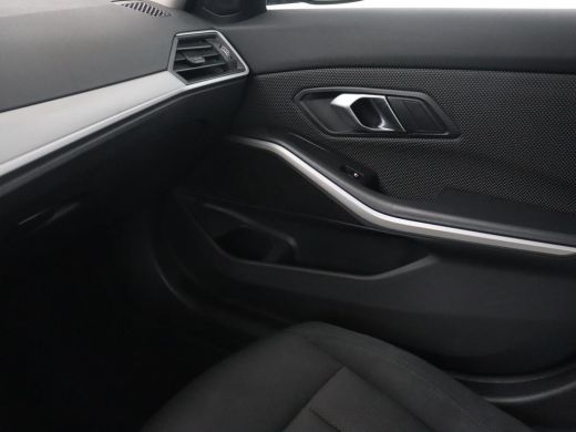 BMW 3 Serie 318i Business Edition | Stoelverwarming | Camera | Carplay | Live Cockpit | Full LED | Navigatie ... ActivLease financial lease