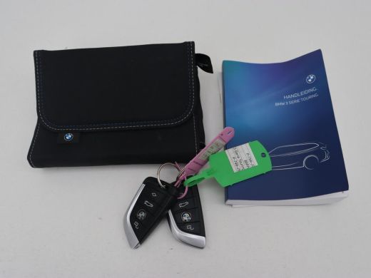 BMW 3 Serie 318i Business Edition | Stoelverwarming | Camera | Carplay | Live Cockpit | Full LED | Navigatie ... ActivLease financial lease