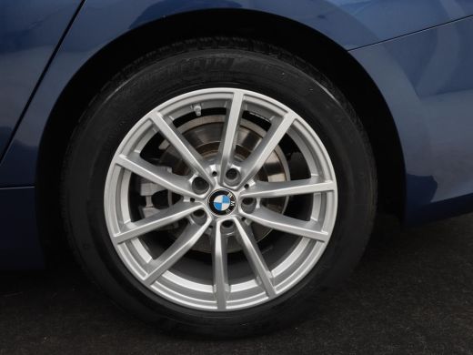 BMW 3 Serie 318i Business Edition | Stoelverwarming | Camera | Carplay | Live Cockpit | Full LED | Navigatie ... ActivLease financial lease
