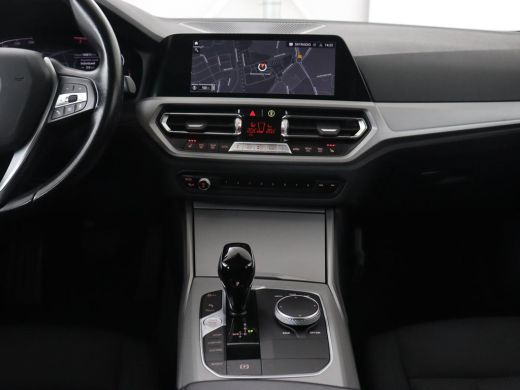 BMW 3 Serie 318i Business Edition | Stoelverwarming | Camera | Carplay | Live Cockpit | Full LED | Navigatie ... ActivLease financial lease