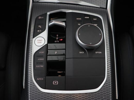 BMW 3 Serie 320e M Sport | Panoramadak | Trekhaak | Stoelverwarming | Carplay | Sportstoelen | Leder/Alcantar... ActivLease financial lease