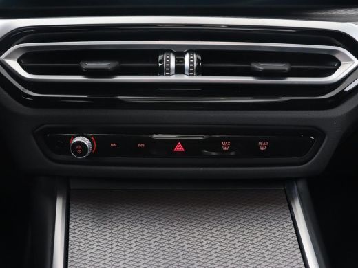 BMW 3 Serie 320e M Sport | Panoramadak | Trekhaak | Stoelverwarming | Carplay | Sportstoelen | Leder/Alcantar... ActivLease financial lease