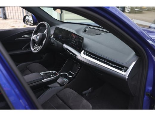 BMW iX1 eDrive20 M Sport / Sportstoelen / Achteruitrijcamera / M Adaptief onderstel / Comfort Access / Ad... ActivLease financial lease