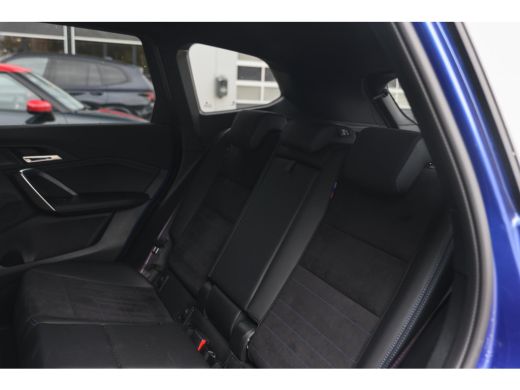 BMW iX1 eDrive20 M Sport / Sportstoelen / Achteruitrijcamera / M Adaptief onderstel / Comfort Access / Ad... ActivLease financial lease