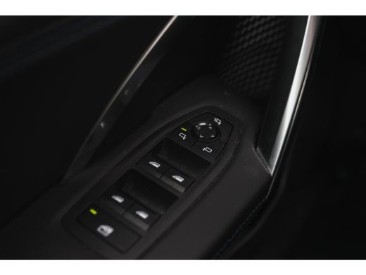 BMW iX1 eDrive20 M Sport / Sportstoelen / Achteruitrijcamera / M Adaptief onderstel / Comfort Access / Ad... ActivLease financial lease