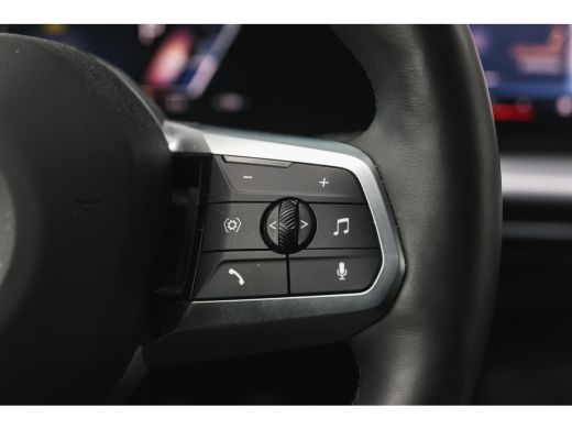 BMW iX1 eDrive20 M Sport / Sportstoelen / Achteruitrijcamera / M Adaptief onderstel / Comfort Access / Ad... ActivLease financial lease