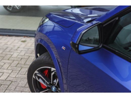 BMW iX1 eDrive20 M Sport / Sportstoelen / Achteruitrijcamera / M Adaptief onderstel / Comfort Access / Ad... ActivLease financial lease