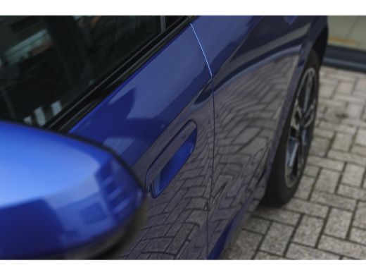 BMW iX1 eDrive20 M Sport / Sportstoelen / Achteruitrijcamera / M Adaptief onderstel / Comfort Access / Ad... ActivLease financial lease
