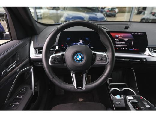 BMW iX1 eDrive20 M Sport / Sportstoelen / Achteruitrijcamera / M Adaptief onderstel / Comfort Access / Ad... ActivLease financial lease