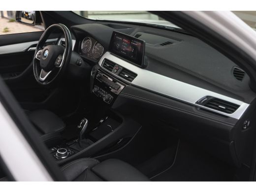 BMW X1 sDrive20i High Executive xLine Automaat / Panoramadak / Trekhaak / Sportstoelen / Achteruitrijcam... ActivLease financial lease
