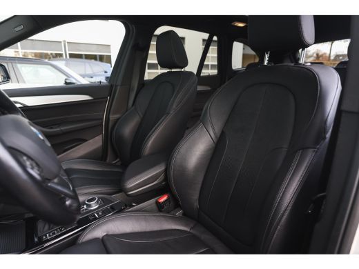 BMW X1 sDrive20i High Executive xLine Automaat / Panoramadak / Trekhaak / Sportstoelen / Achteruitrijcam... ActivLease financial lease