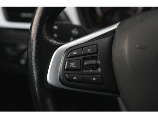 BMW X1 sDrive20i High Executive xLine Automaat / Panoramadak / Trekhaak / Sportstoelen / Achteruitrijcam... ActivLease financial lease