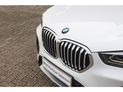 BMW X1 sDrive20i High Executive xLine Automaat / Panoramadak / Trekhaak / Sportstoelen / Achteruitrijcam... ActivLease financial lease